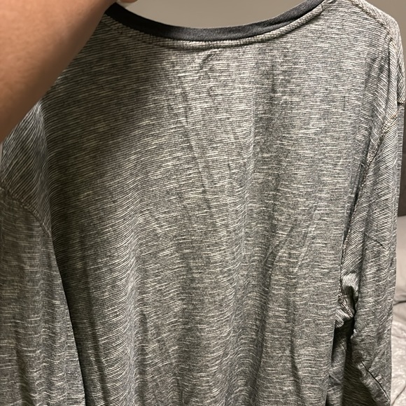 Button crewneck tshirt - Picture 3 of 3